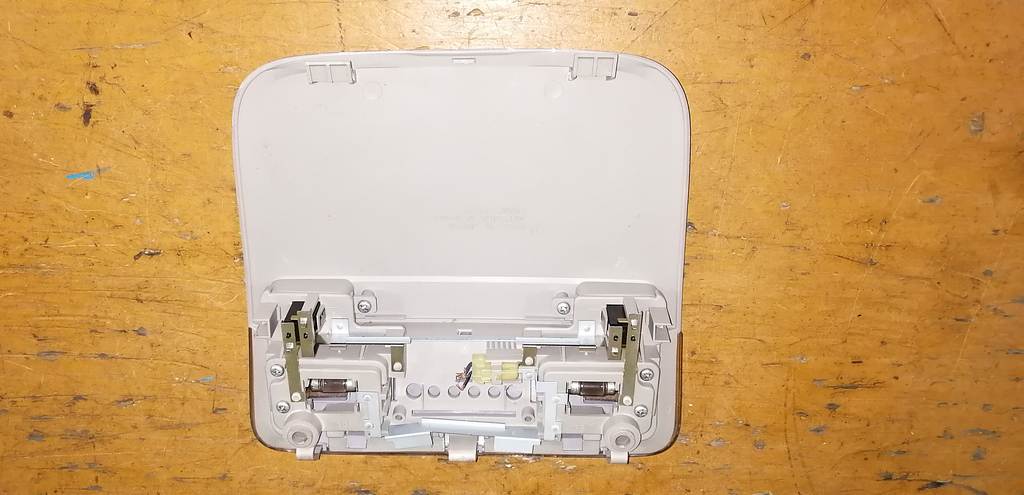 плафон салонный Subaru Legacy