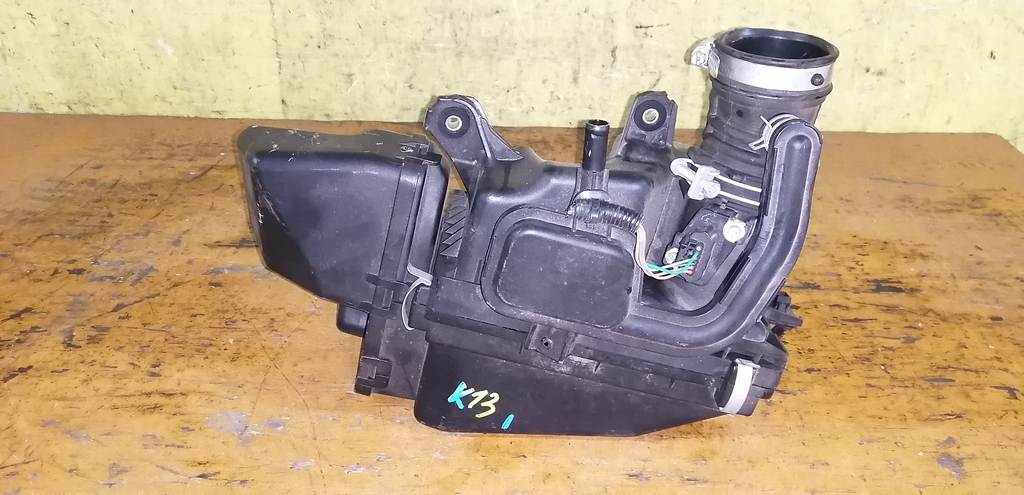 корпус воздушного фильтра Nissan March