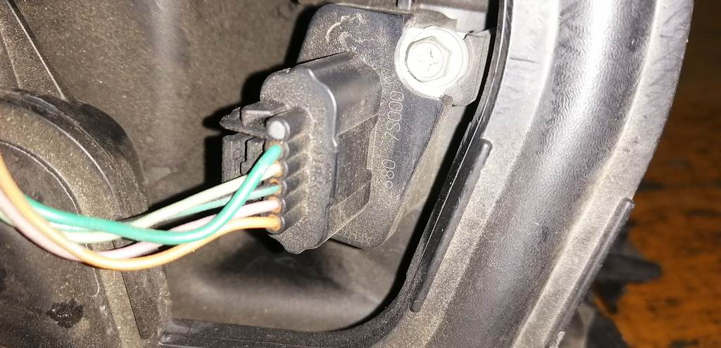 корпус воздушного фильтра Nissan March