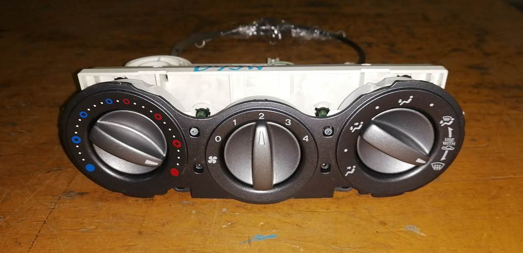 климат-контроль Mazda Demio