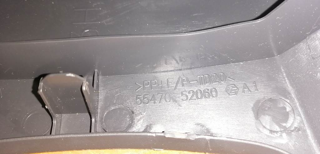 накладка на торпеду Toyota Vitz