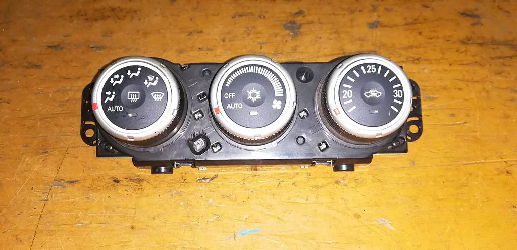 климат-контроль Mitsubishi Outlander