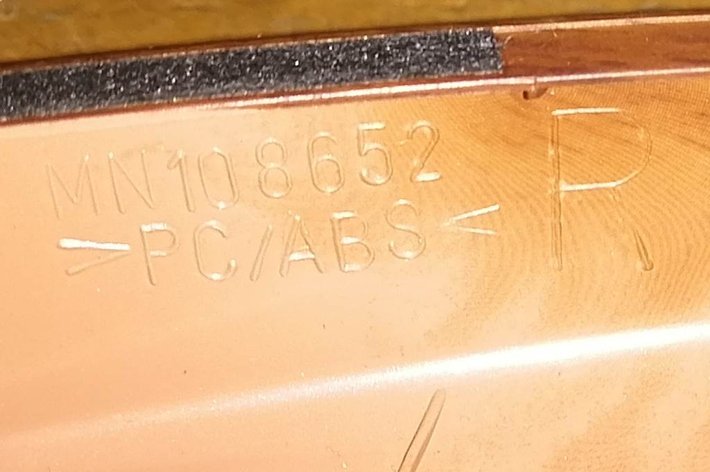 накладка на центральную консоль Mitsubishi Colt