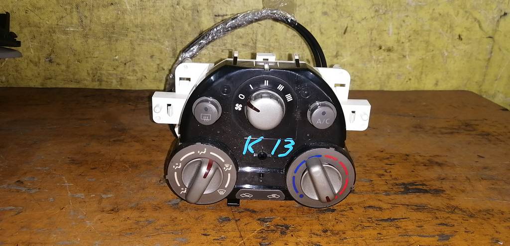 климат-контроль Nissan March