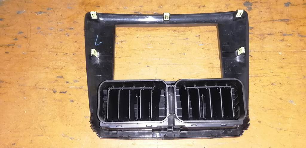 консоль магнитофона Subaru Impreza