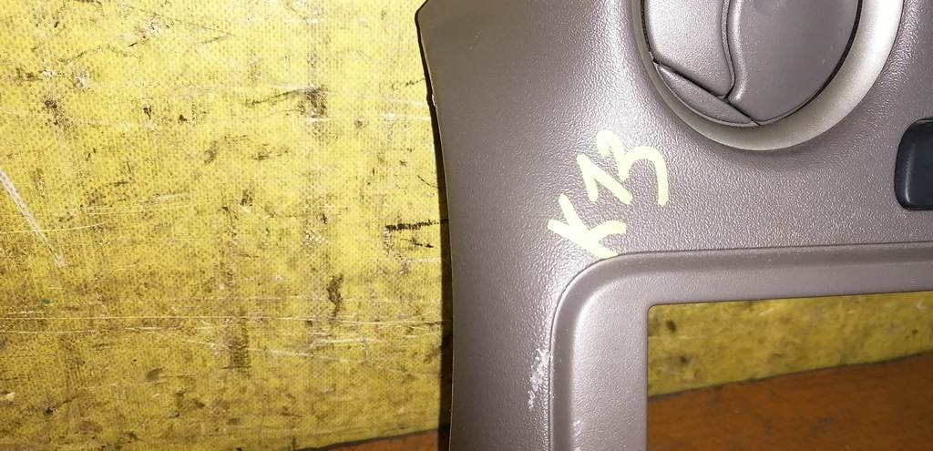 консоль магнитофона Nissan March