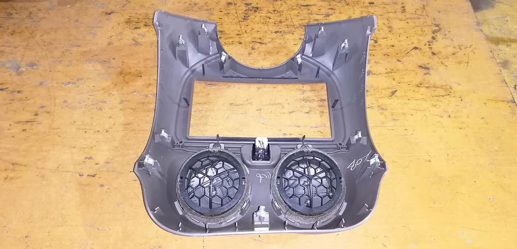 консоль магнитофона Nissan March