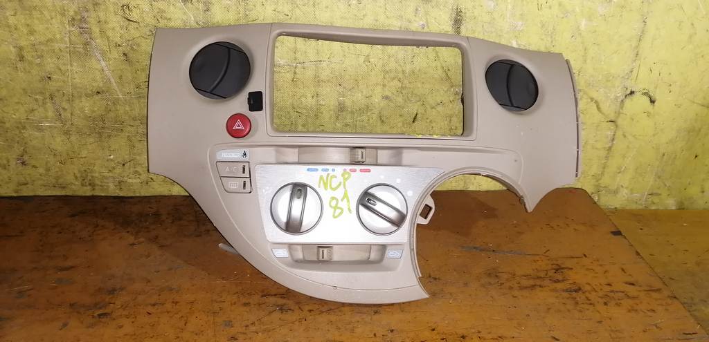 климат-контроль Toyota Sienta