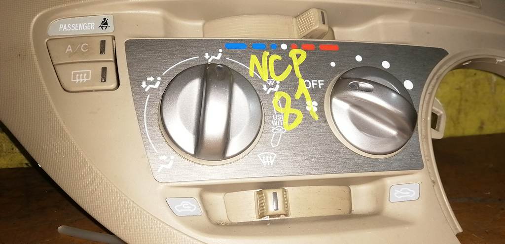 климат-контроль Toyota Sienta