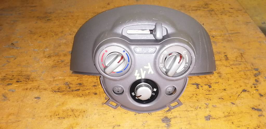 климат-контроль Nissan March