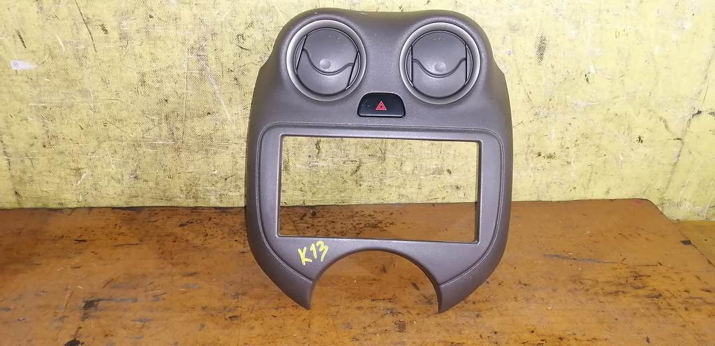 консоль магнитофона Nissan March