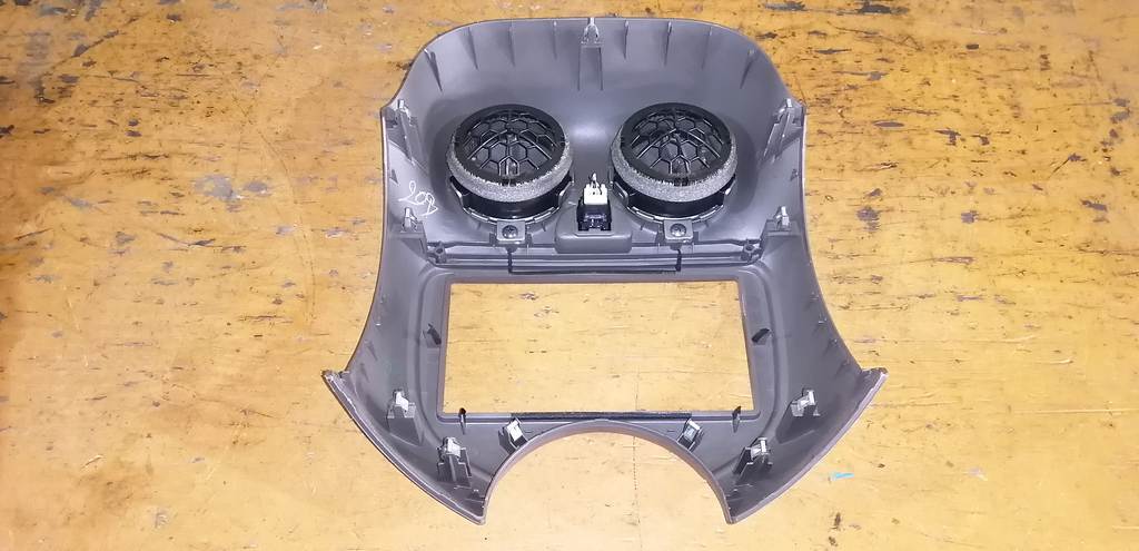 консоль магнитофона Nissan March