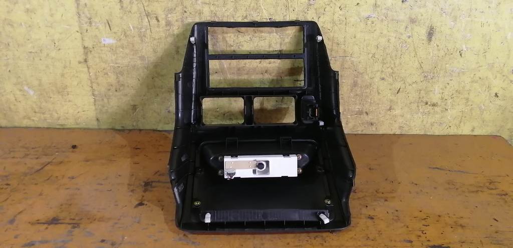 консоль магнитофона Mitsubishi Pajero Mini