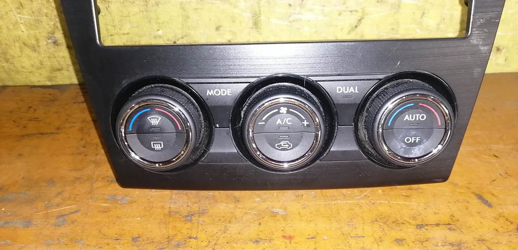 климат-контроль Subaru Impreza