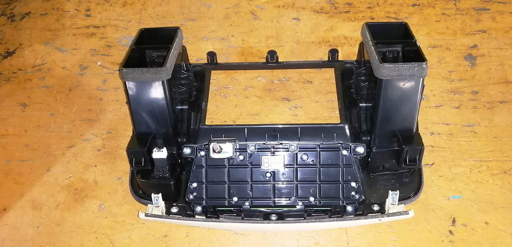 консоль магнитофона Nissan Teana