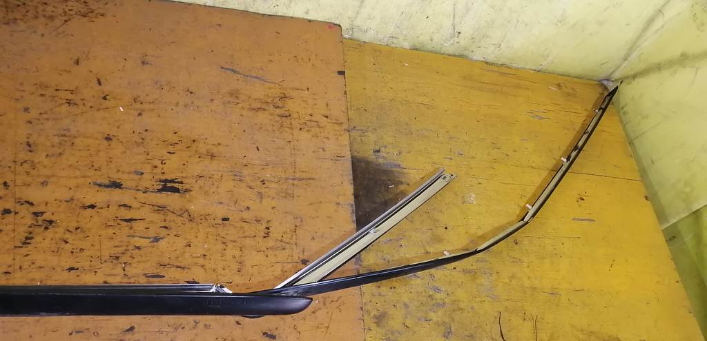 ветровик Subaru Legacy