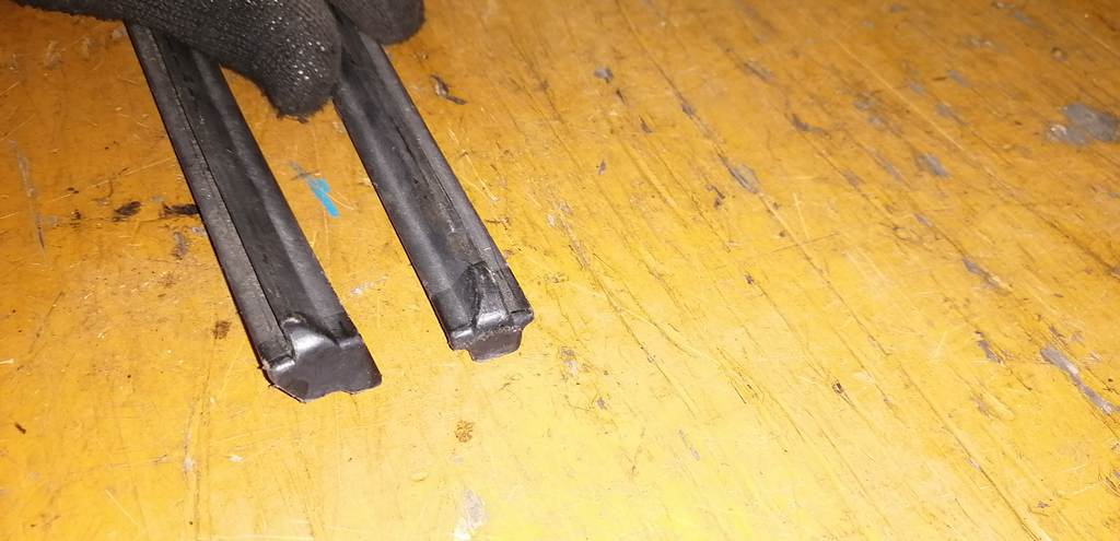 молдинг на крышу Toyota Sienta