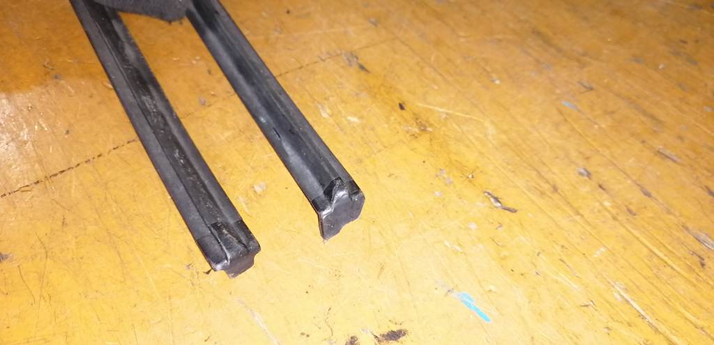 молдинг на крышу Toyota Sienta