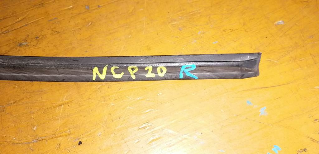 молдинг на крышу Toyota Funcargo