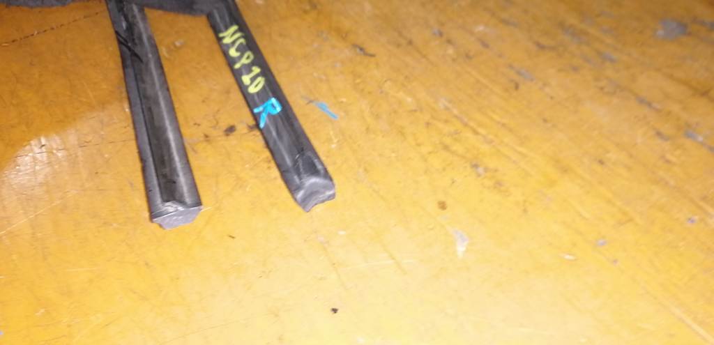 молдинг на крышу Toyota Funcargo