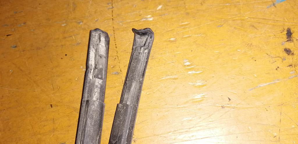 молдинг на крышу Toyota Funcargo