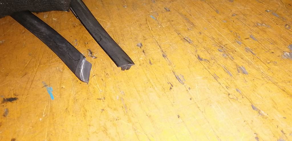 молдинг на крышу Nissan March