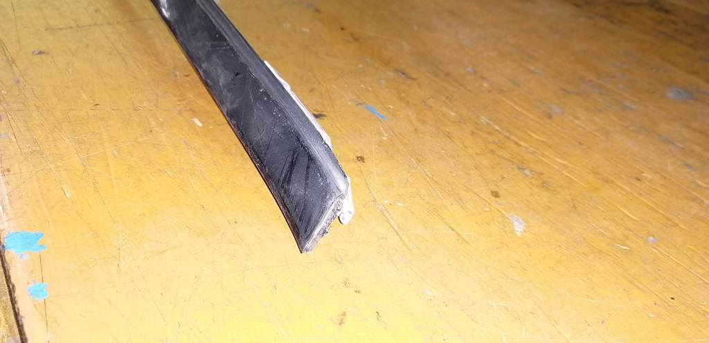 молдинг на крышу Subaru Impreza