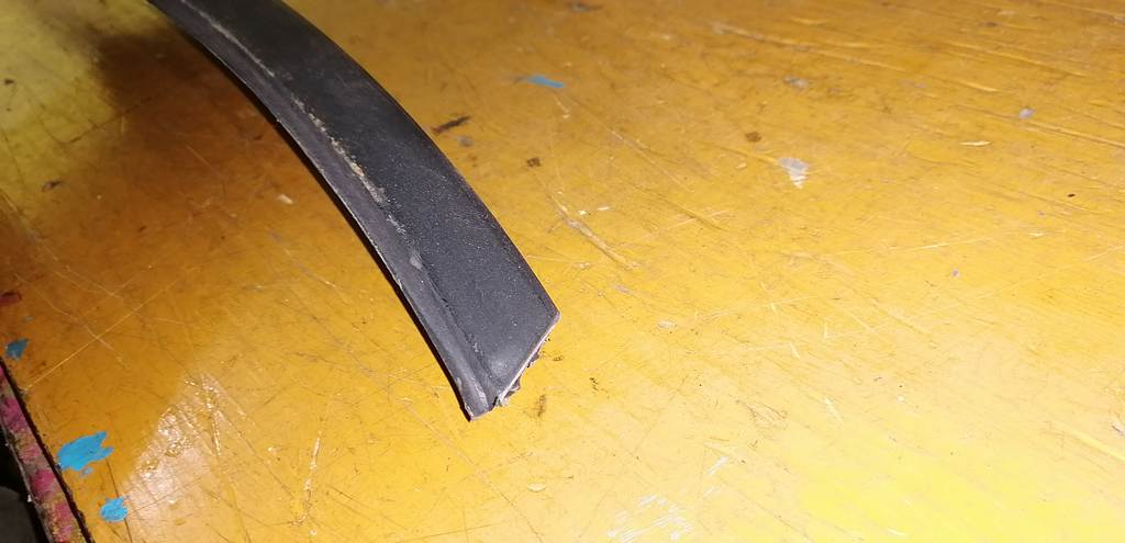 молдинг на крышу Subaru Impreza