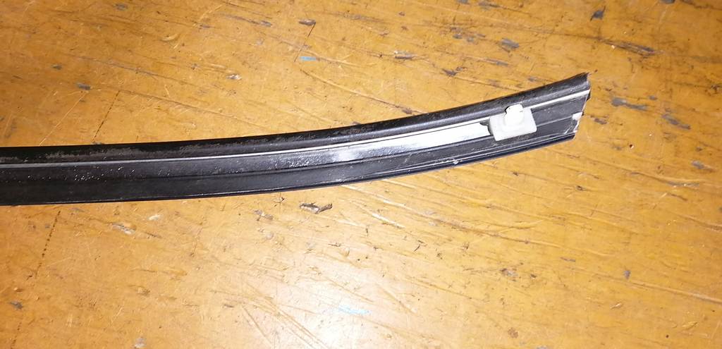 молдинг на крышу Subaru Impreza