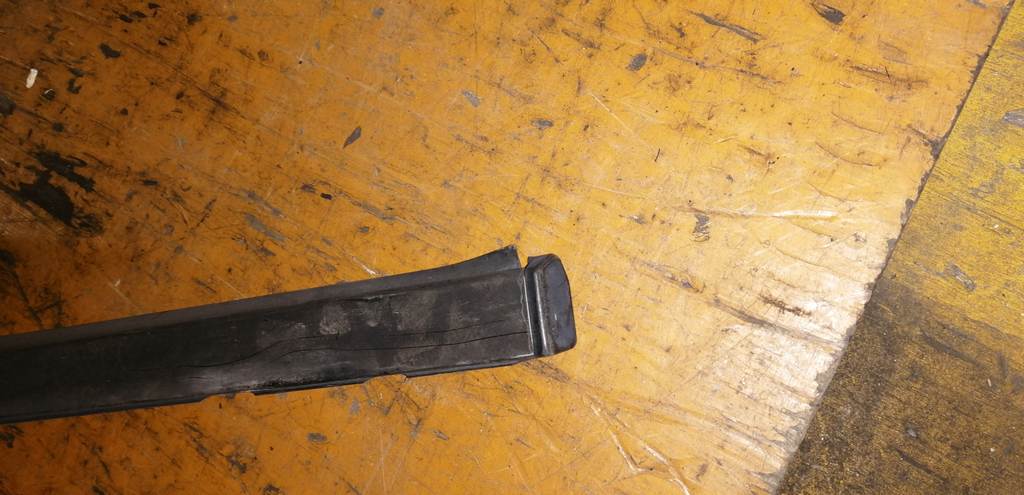 молдинг на крышу Mitsubishi Outlander