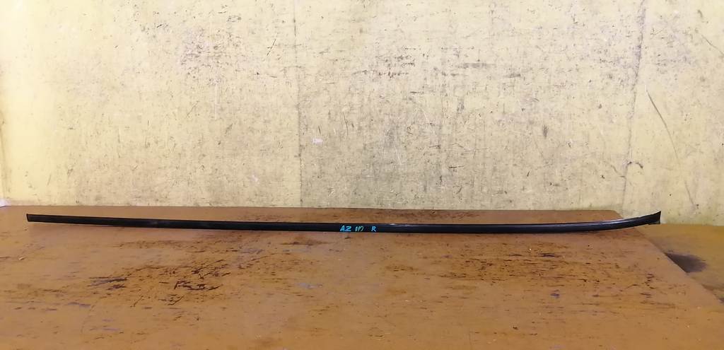 молдинг на крышу Nissan Cube