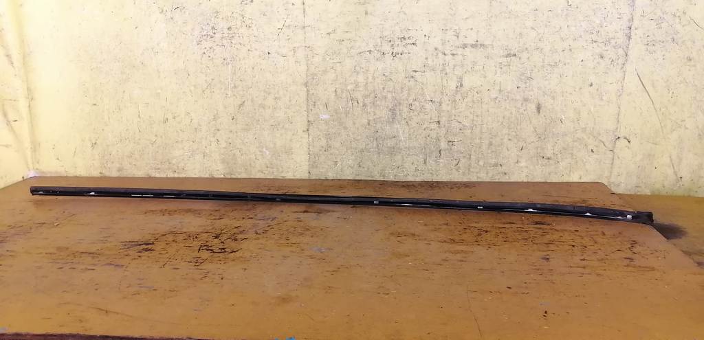 молдинг на крышу Nissan Cube