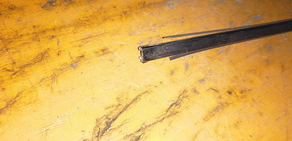 молдинг на крышу Nissan Teana