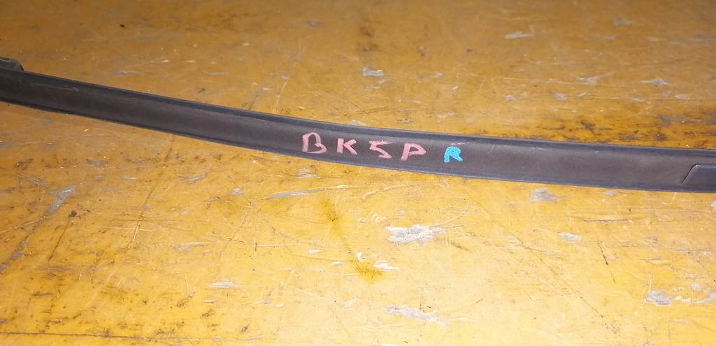 молдинг на крышу Mazda Axela