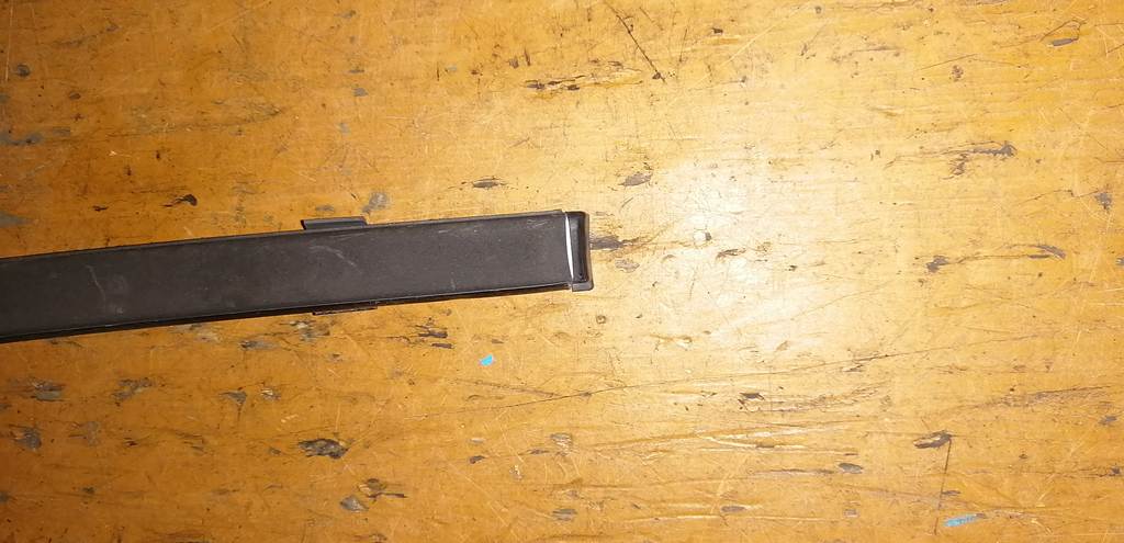 молдинг на крышу Mazda Axela