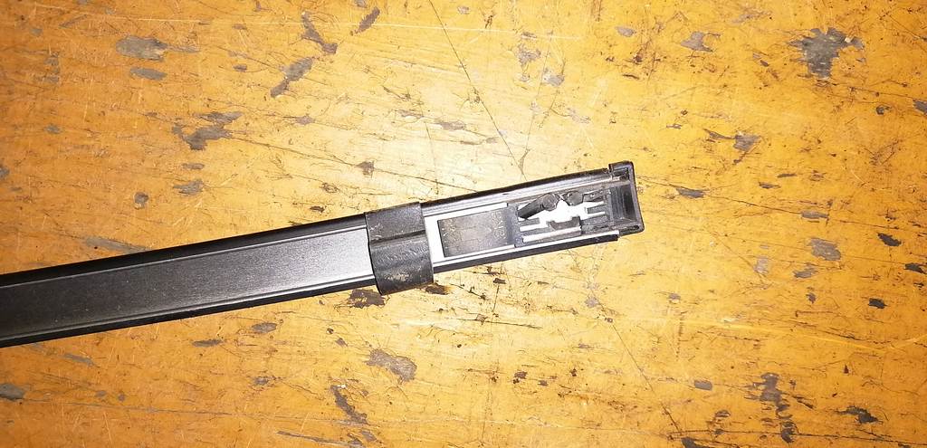 молдинг на крышу Mazda Axela