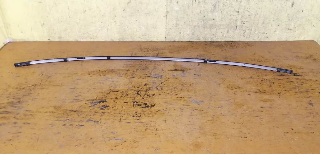 молдинг на крышу Mazda Axela