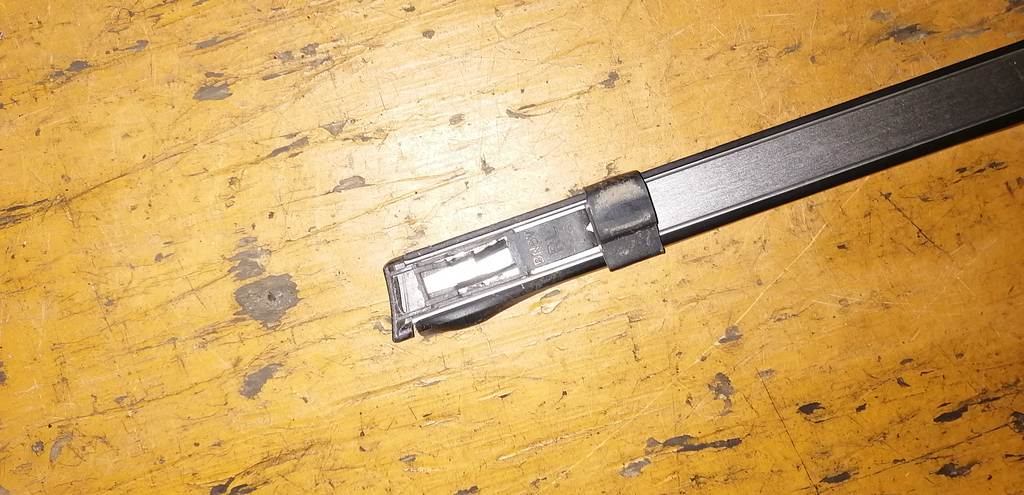 молдинг на крышу Mazda Axela