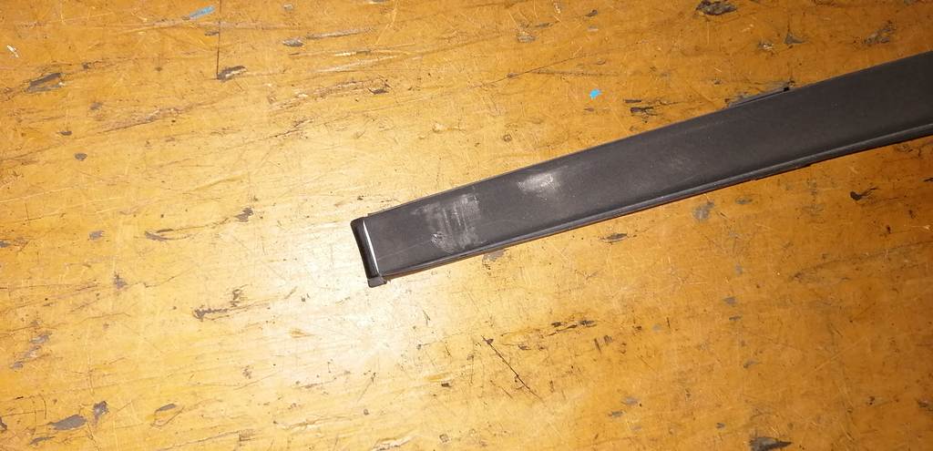 молдинг на крышу Mazda Axela