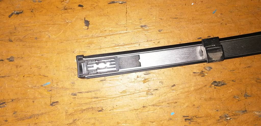 молдинг на крышу Mazda Axela