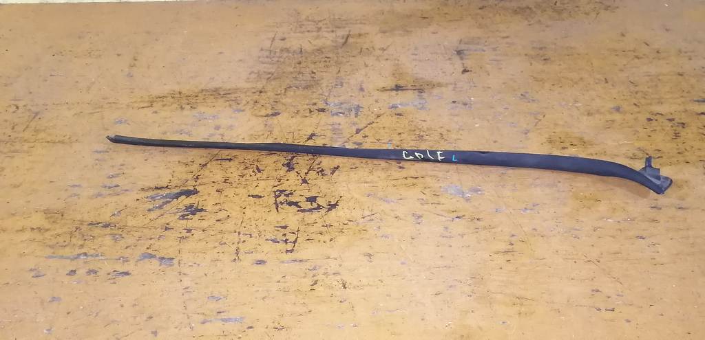 молдинг стекла Volkswagen Golf