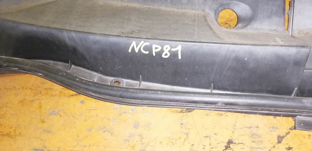 жабо Toyota Sienta