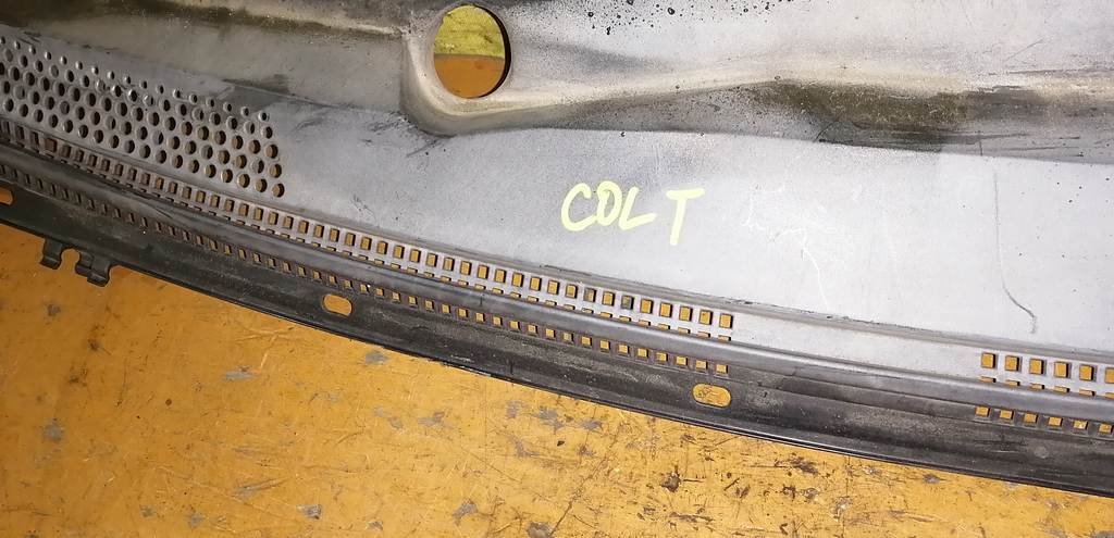 жабо Mitsubishi Colt