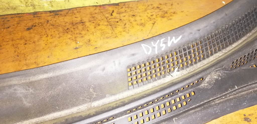 жабо Mazda Demio