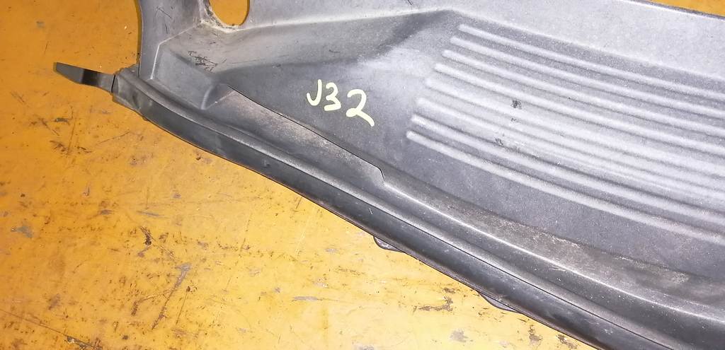 жабо Nissan Teana