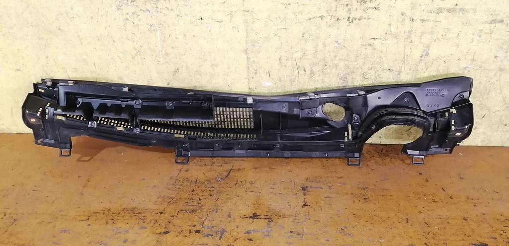 жабо Toyota Vitz