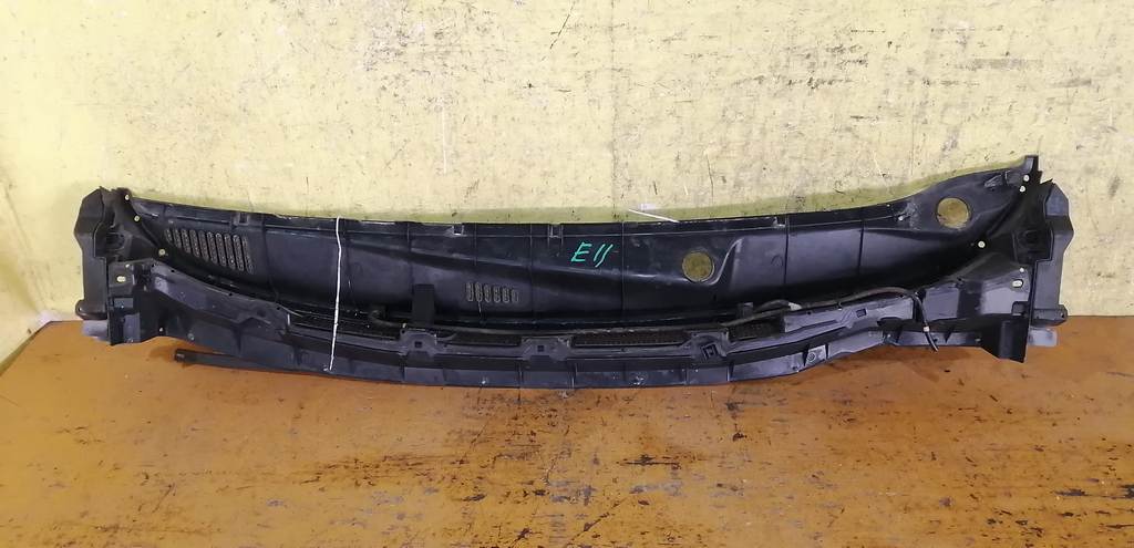 жабо Nissan Note