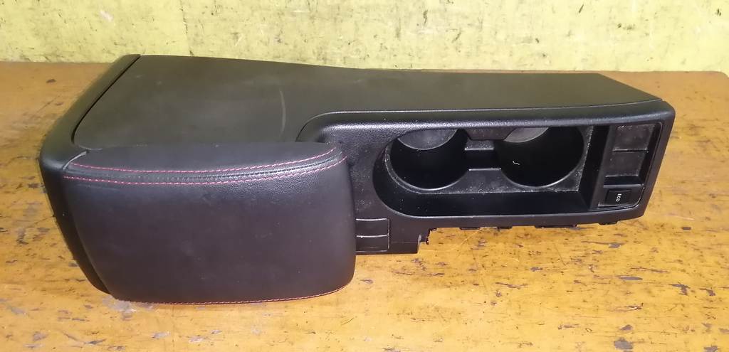 консоль между сидений Subaru Impreza
