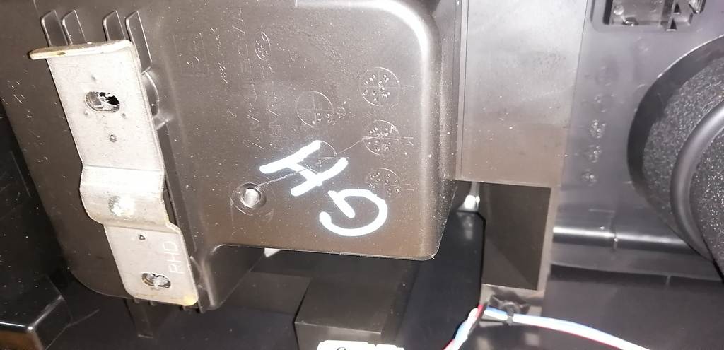 консоль между сидений Subaru Impreza