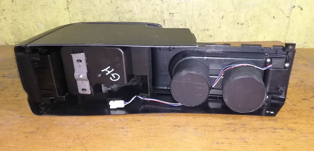 консоль между сидений Subaru Impreza